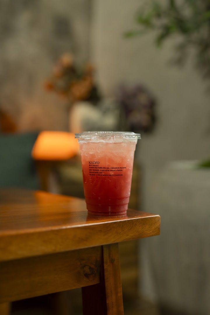 Kaiyo Cafe & Eatery: professional drink photo with branding