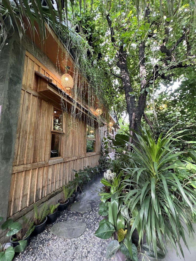 Kaiyo Cafe & Eatery: attractive and inviting exterior atmosphere