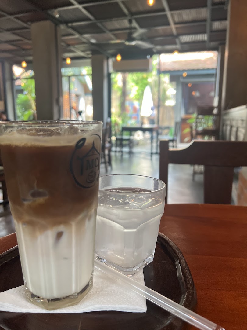 Maison MC Cafe: appealing shot of cafe drinks