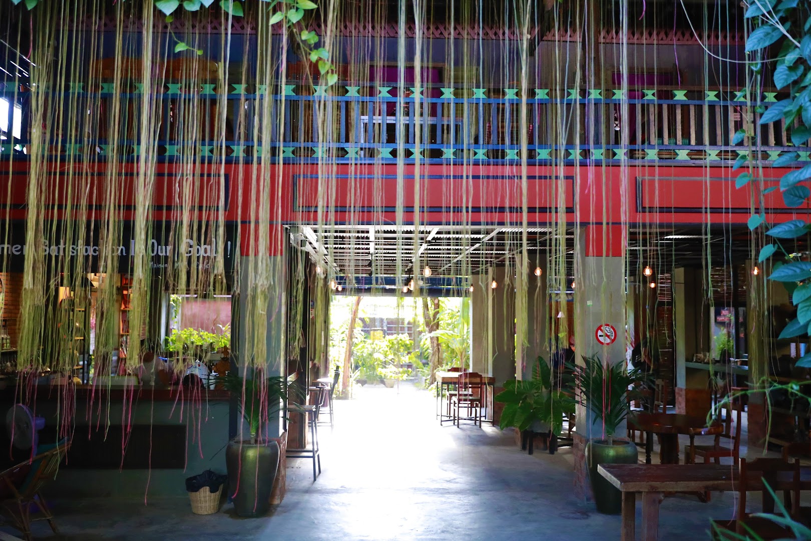 Maison MC Cafe: attractive and clear venue interior