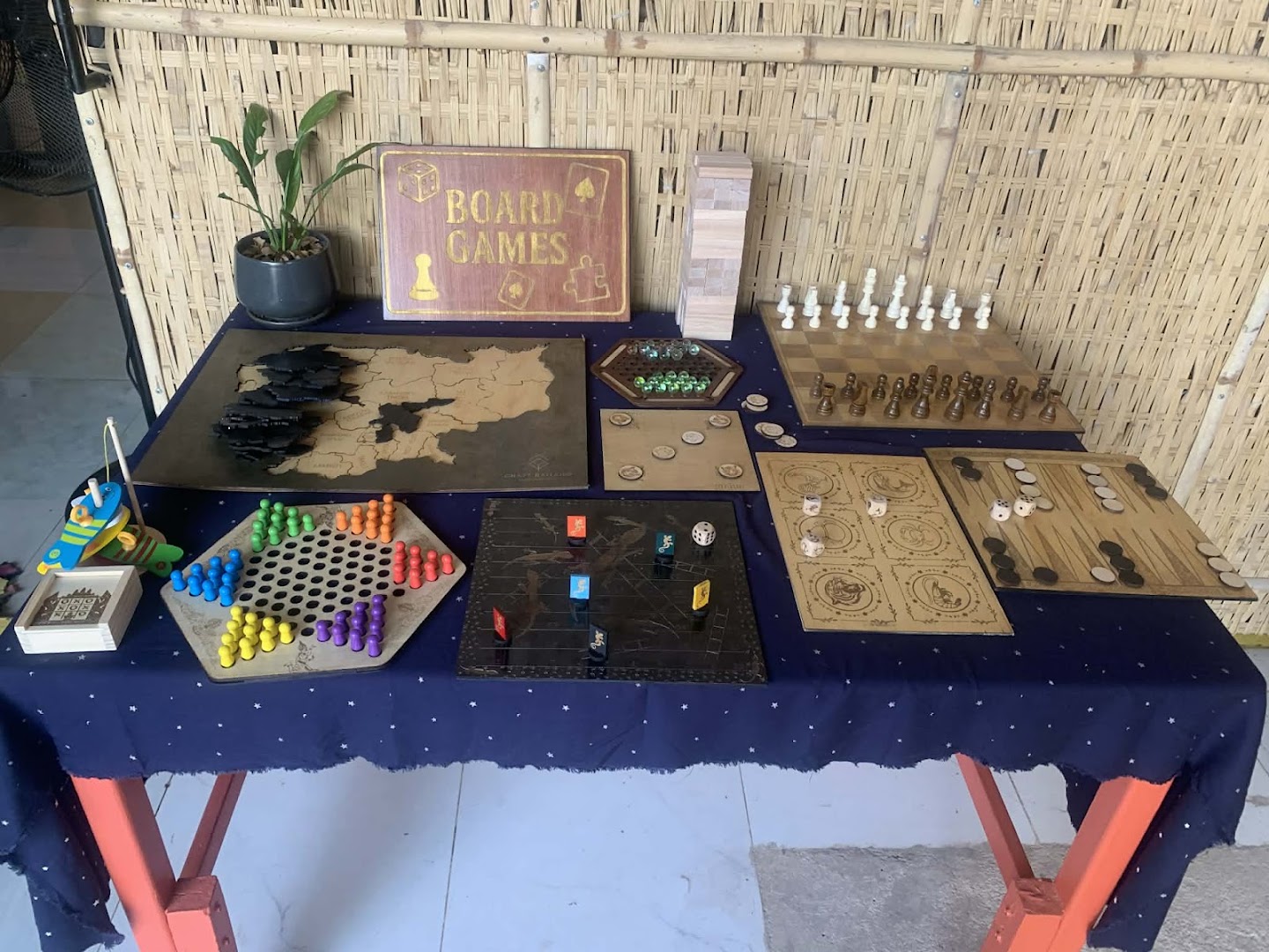 Craft Baitang & Friends: clear display of shop products