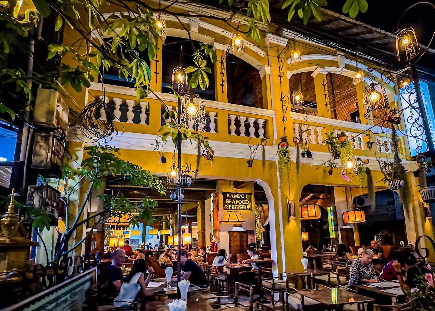 Kampot Seafood & Pepper: inviting atmosphere and professional quality