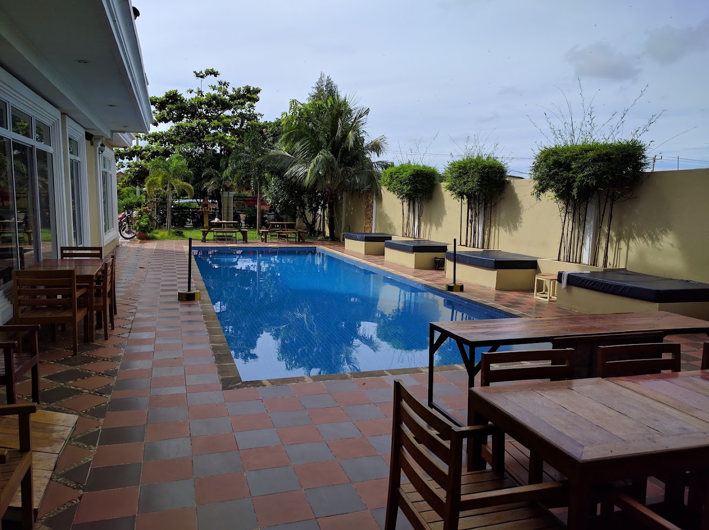 Mad Monkey Kampot: clear photo of venue amenities