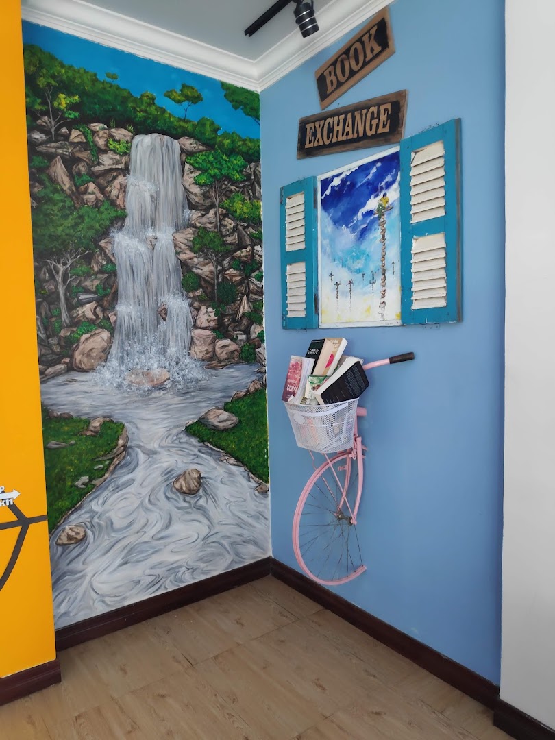 Mad Monkey Kampot: venue interior and decor