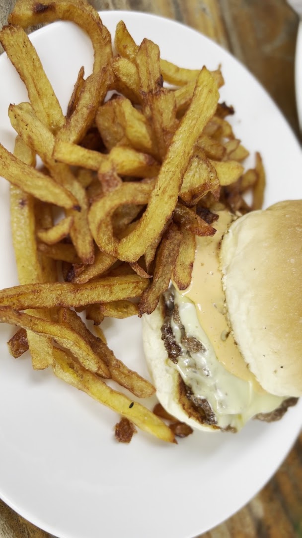 Smashed Burger Co: appetizing, high-quality food photography