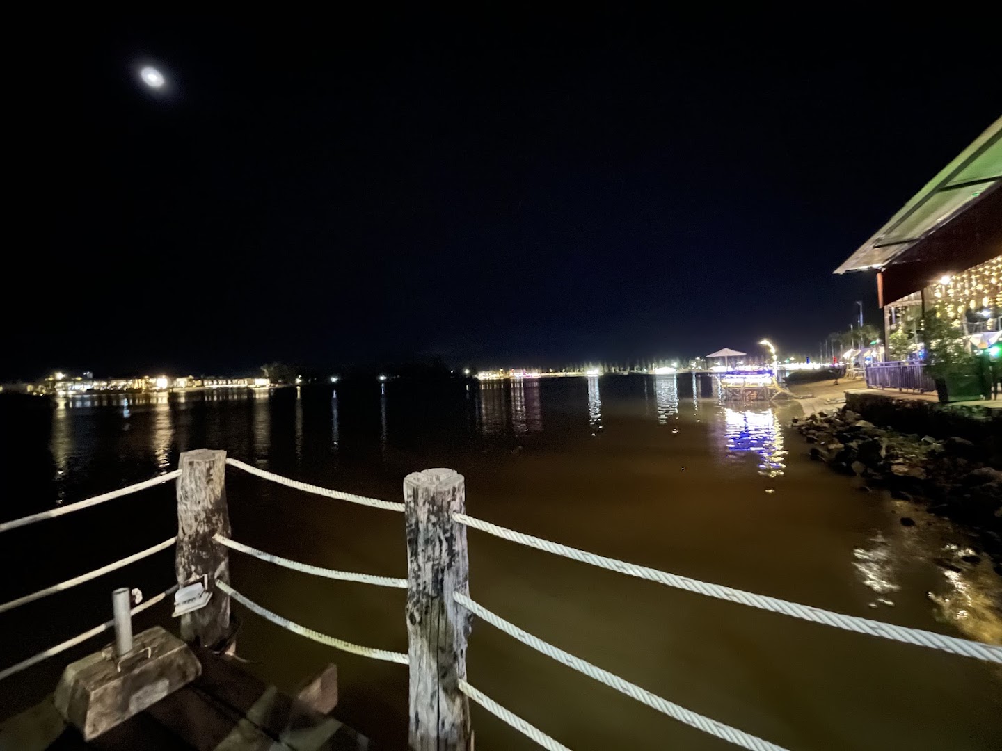 The Rusty Keyhole: beautiful atmospheric night view