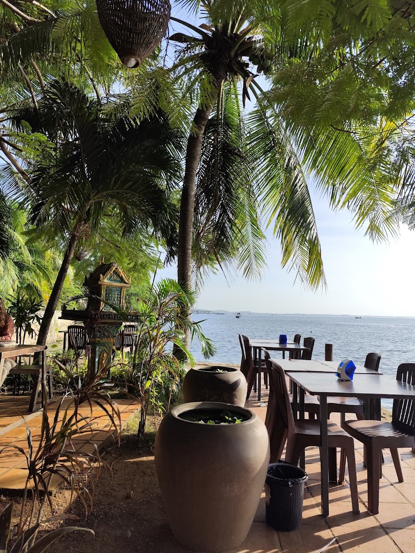 Deli's Kep: beautiful inviting seaside terrace atmosphere