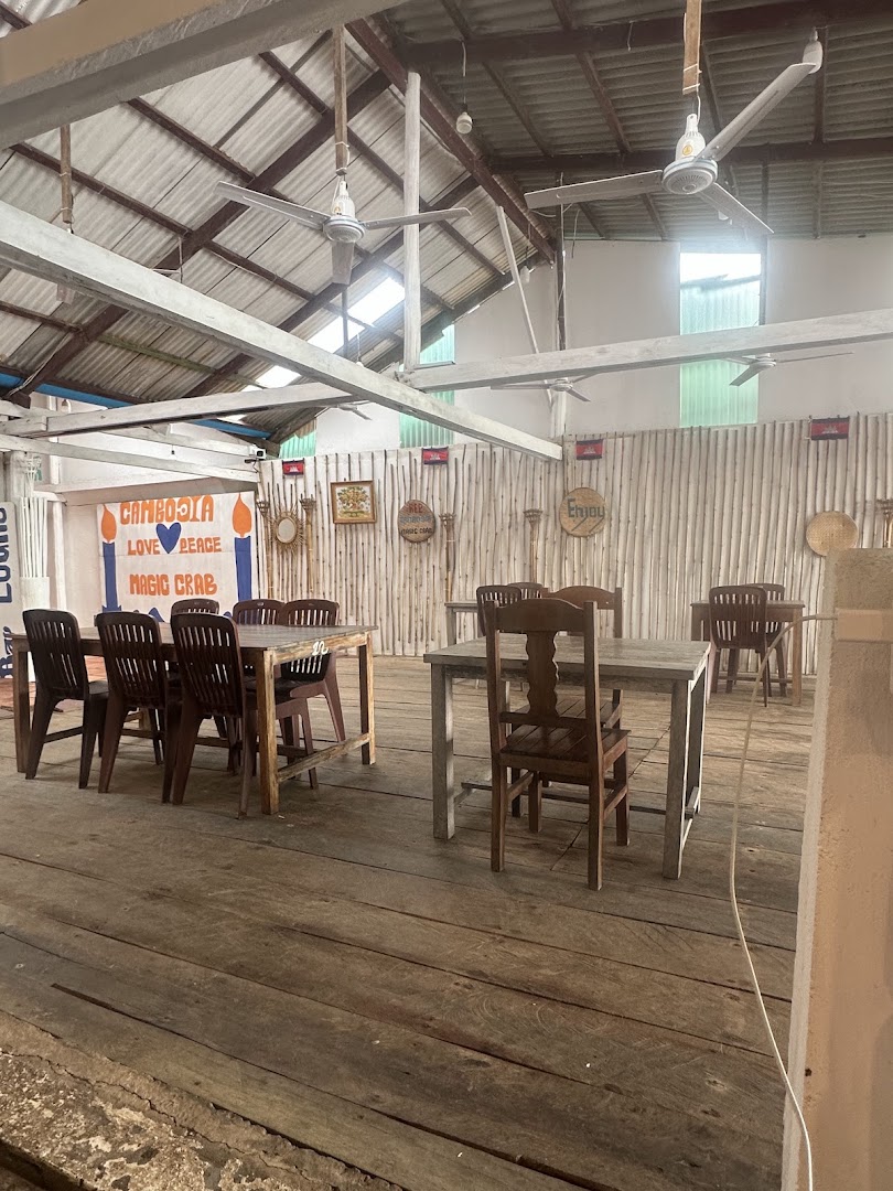 Magic Crab: clear view of restaurant interior