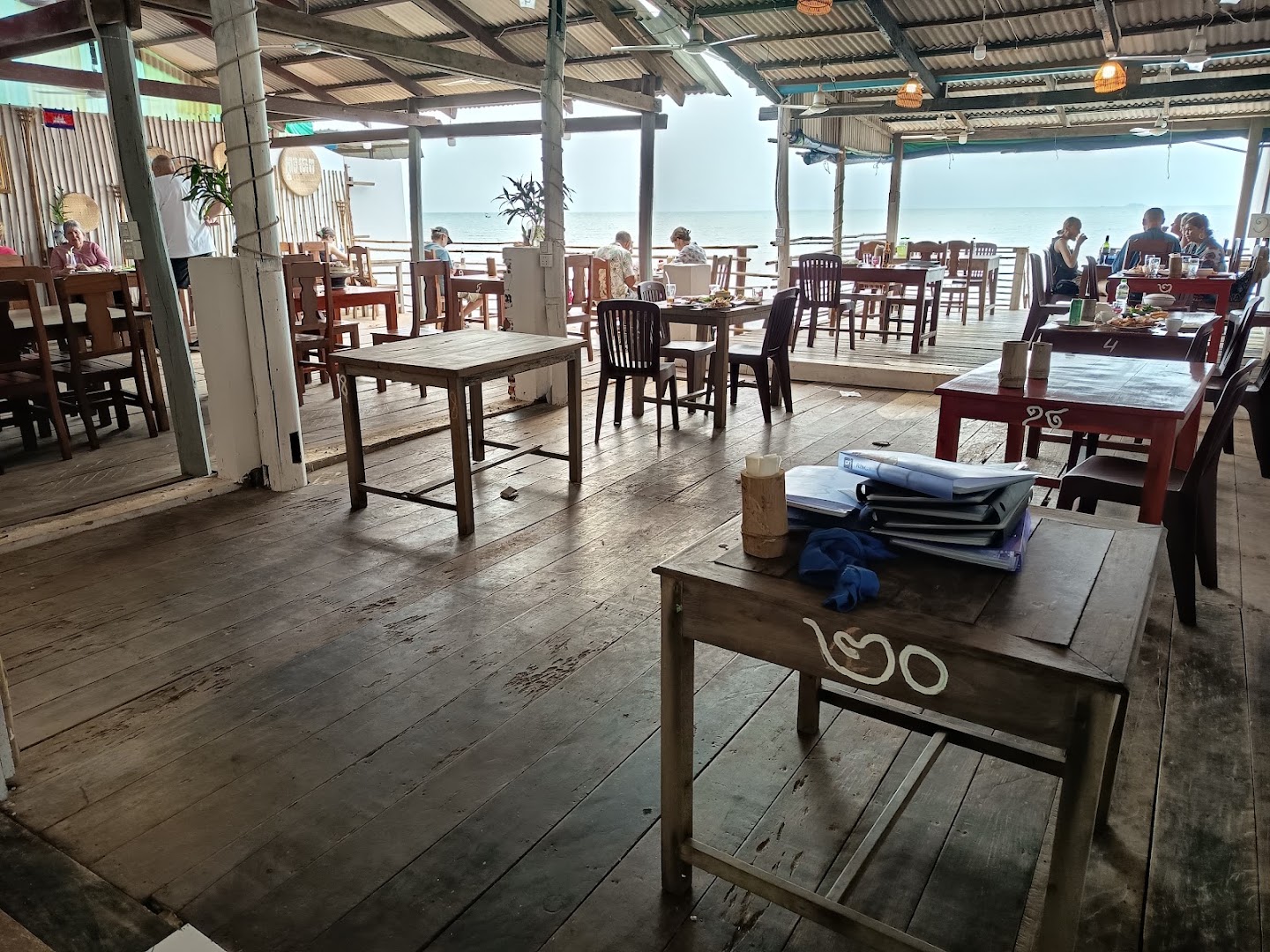 Magic Crab: clear view of restaurant atmosphere