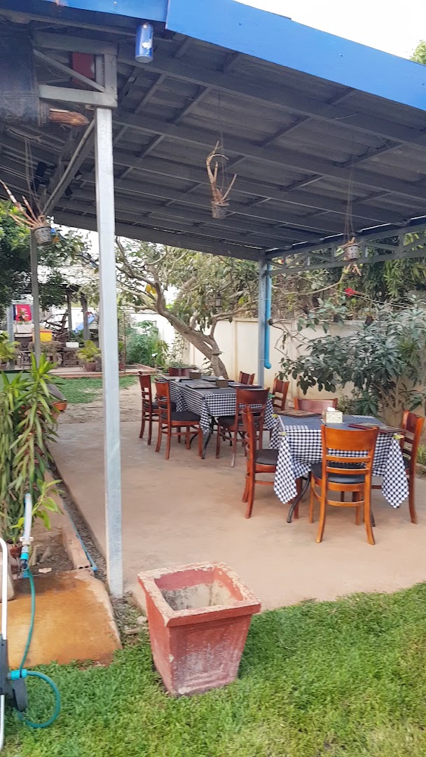 Martini Bar Restaurant Kep: clear view of dining area