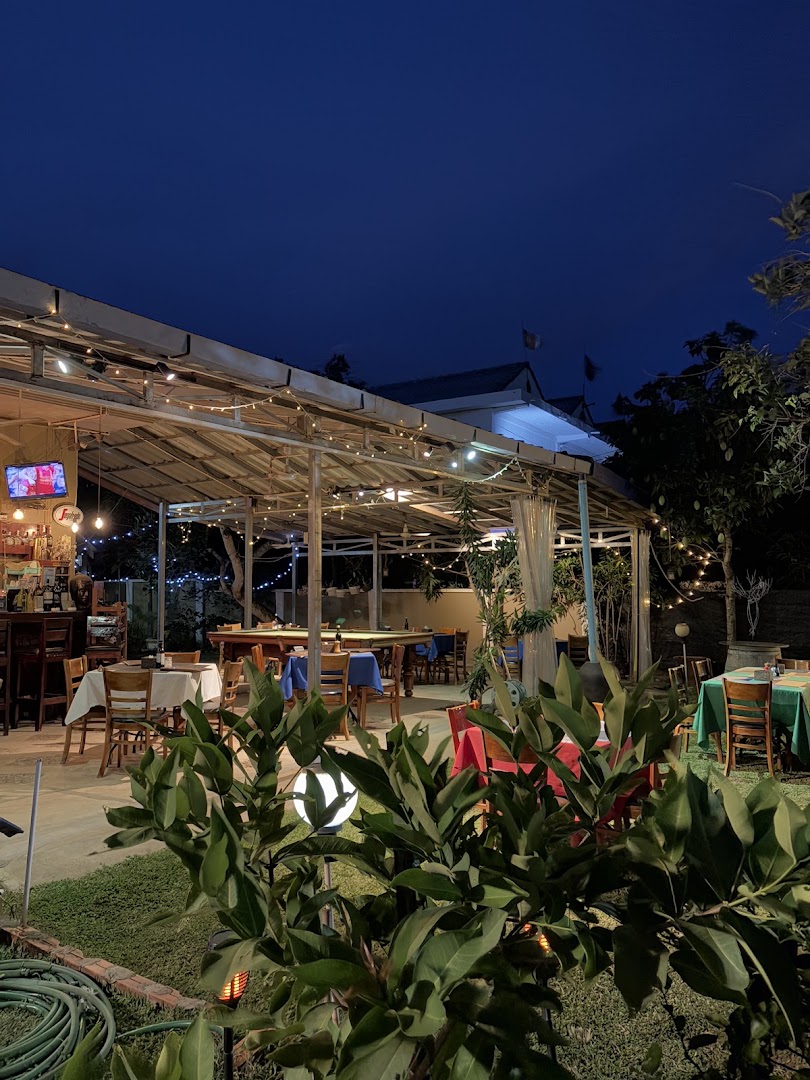 Martini Bar Restaurant Kep: inviting evening atmosphere of venue