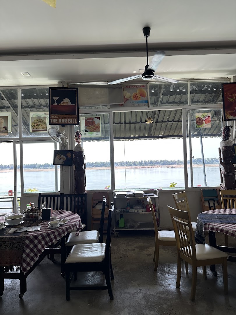 Jasmine Boat Restaurant: restaurant interior and view