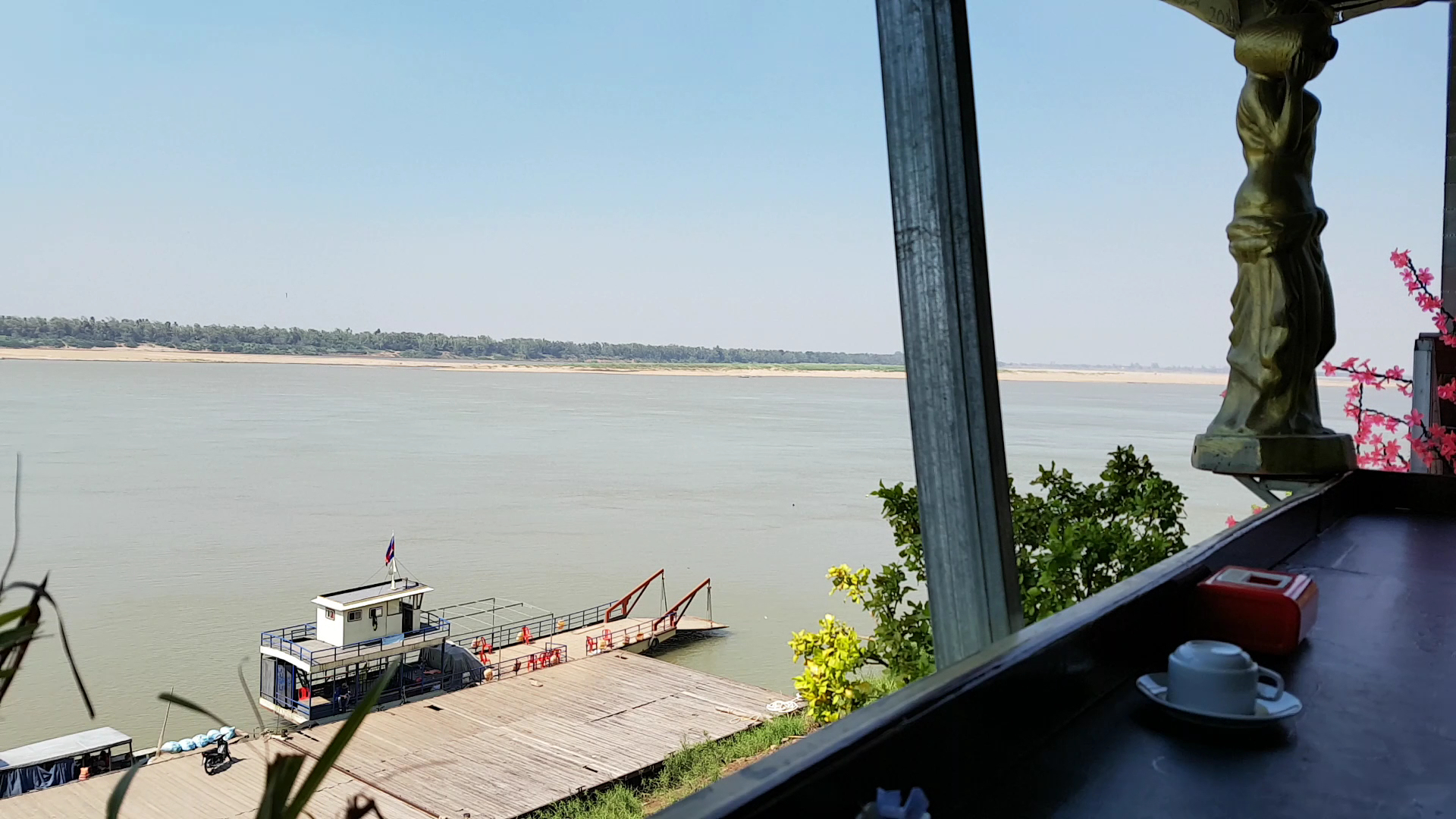 Jasmine Boat Restaurant: beautiful river view from restaurant