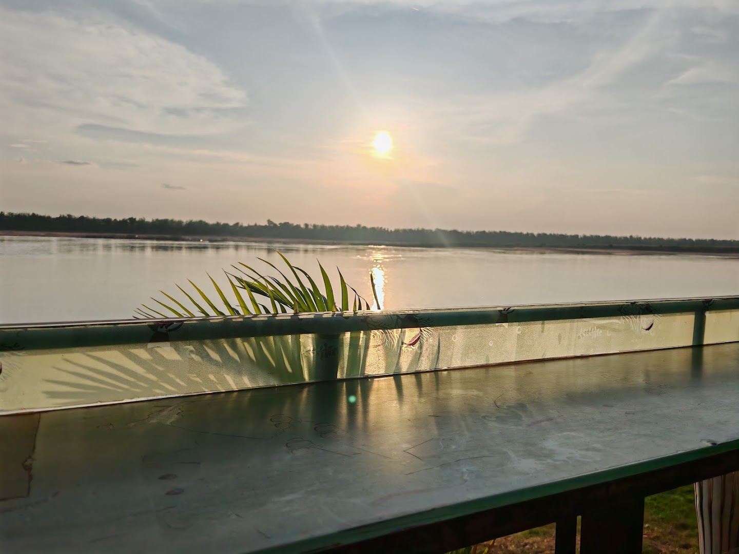 Jasmine Boat Restaurant: beautiful sunset view from restaurant