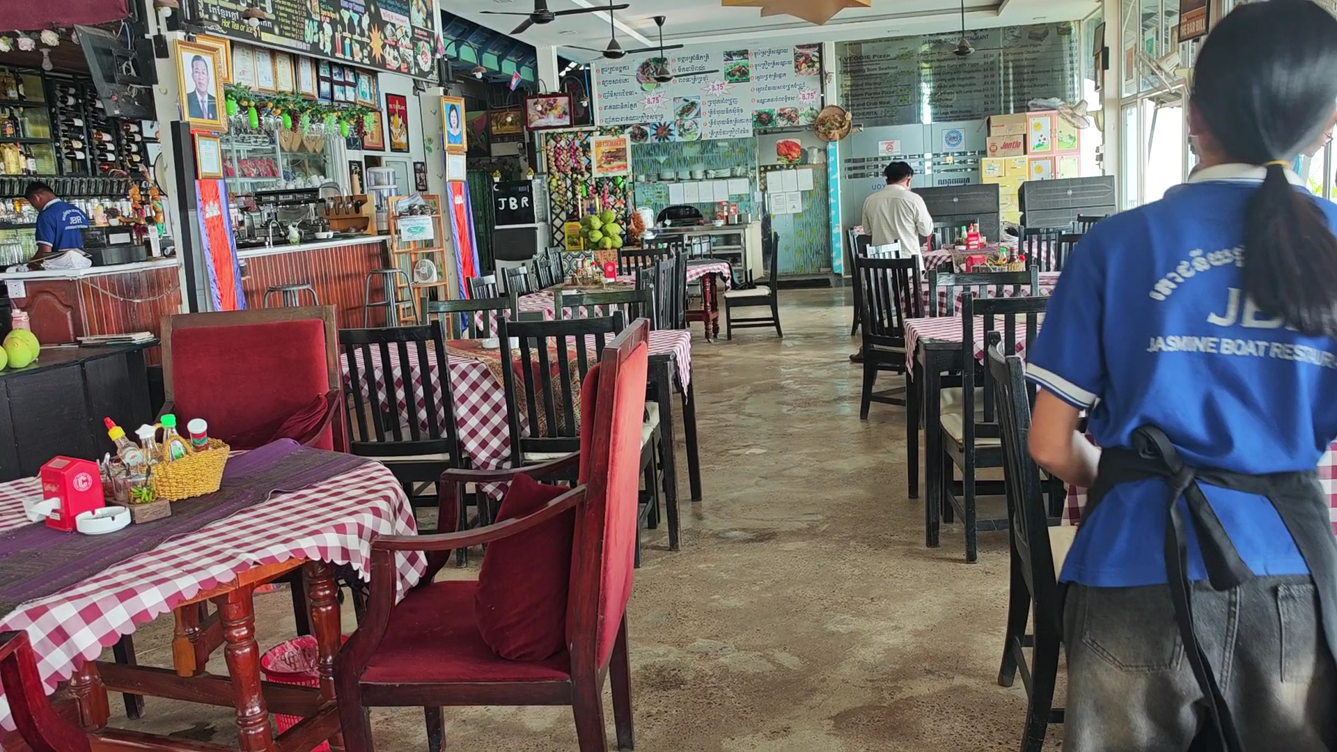 Jasmine Boat Restaurant: clear view of restaurant interior