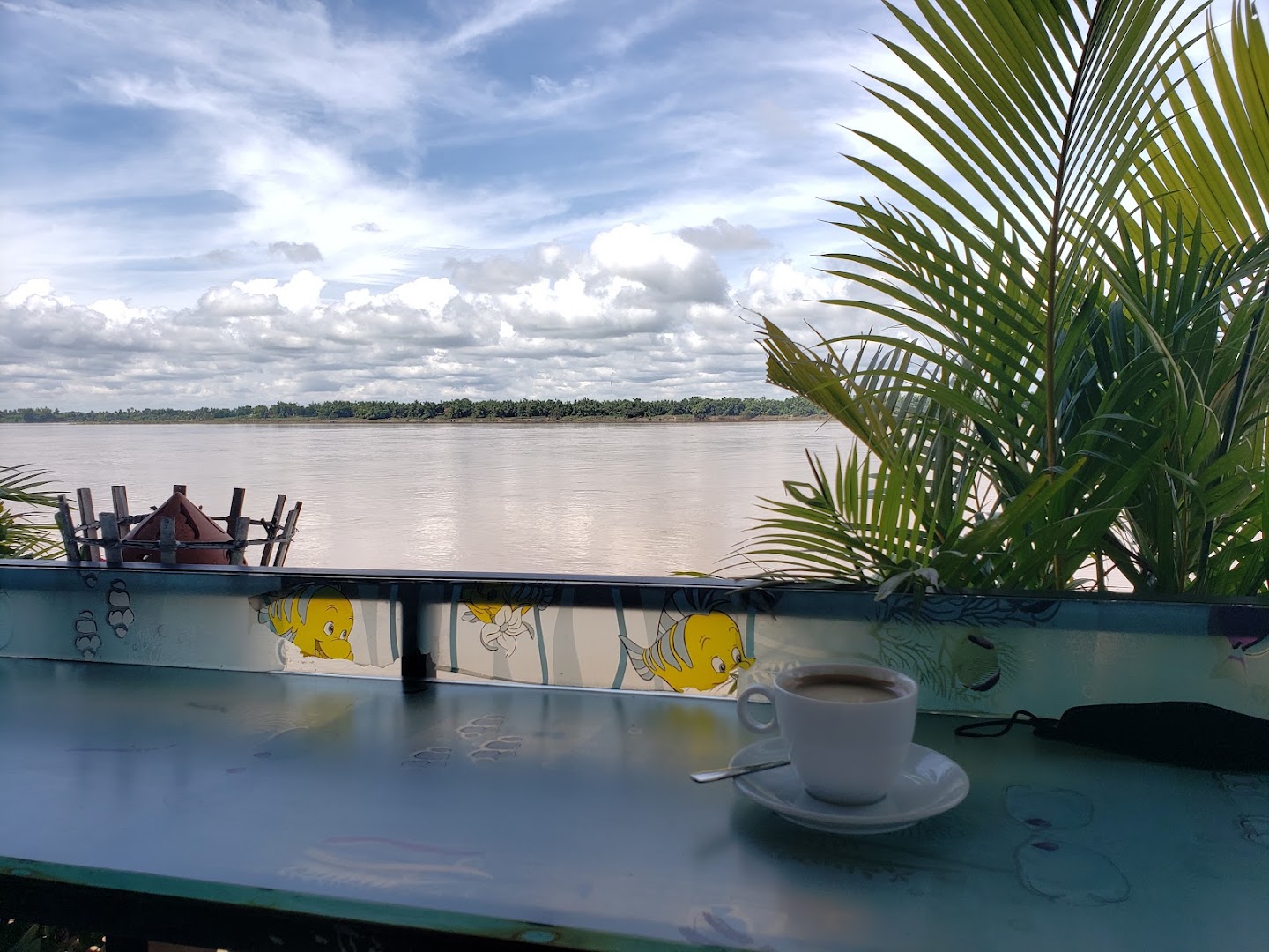 Jasmine Boat Restaurant: inviting river view and atmosphere