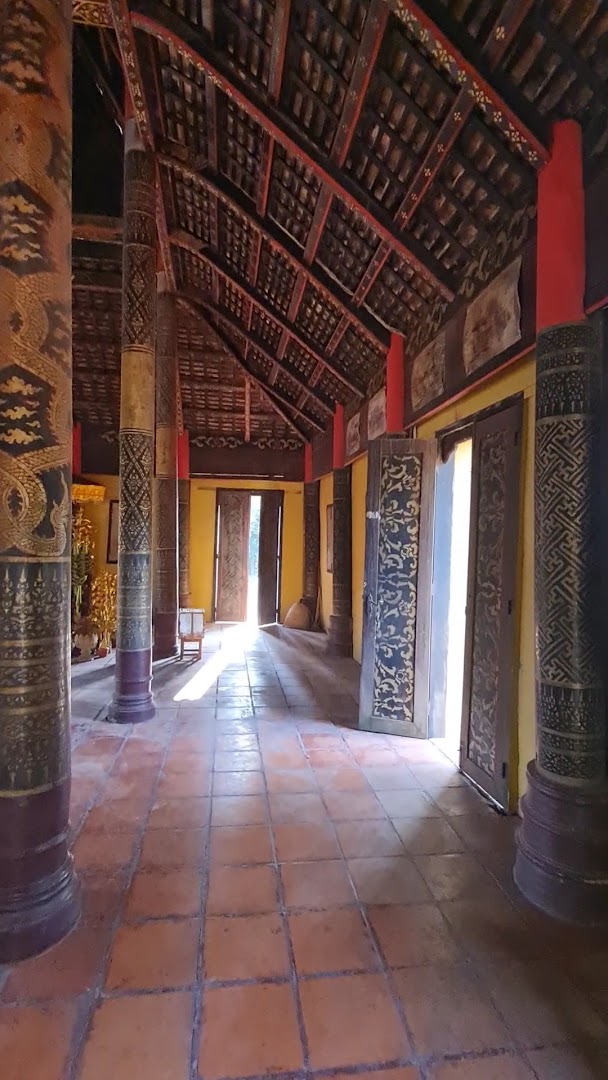 Wat Rokar Kandal: beautiful interior of cultural venue