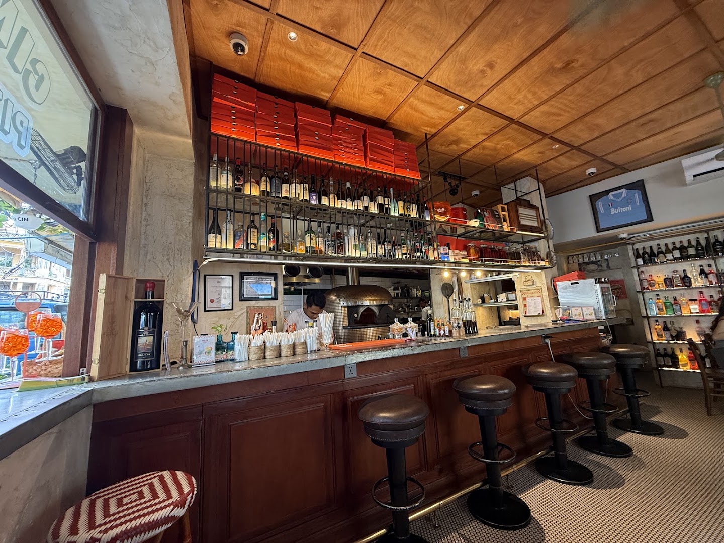 Cin Cin Pizzeria: inviting interior and atmosphere