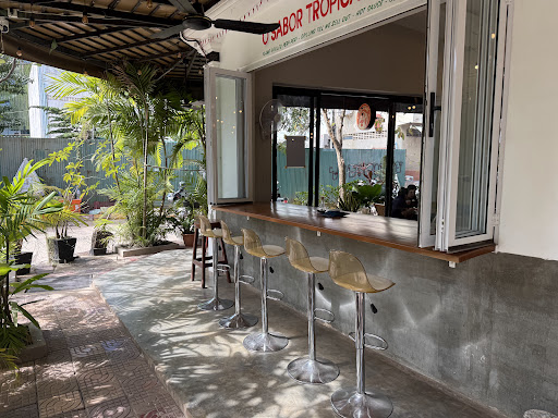 Peckish: inviting and clear venue atmosphere
