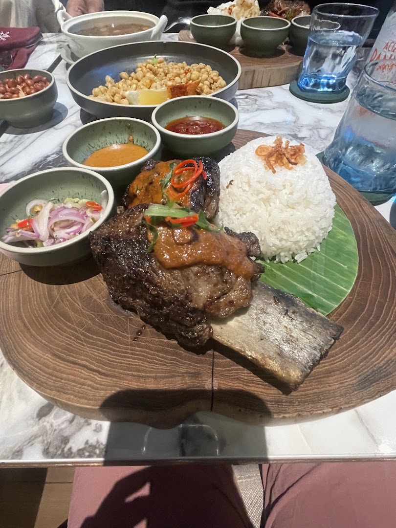 23 Sky Bar: appetizing photo of served food