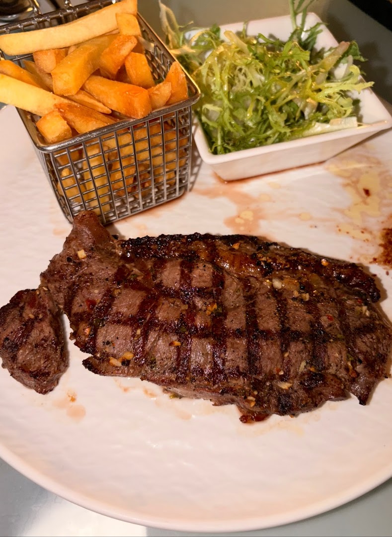 Aqua Bar & Grill: appetizing, clear food photography