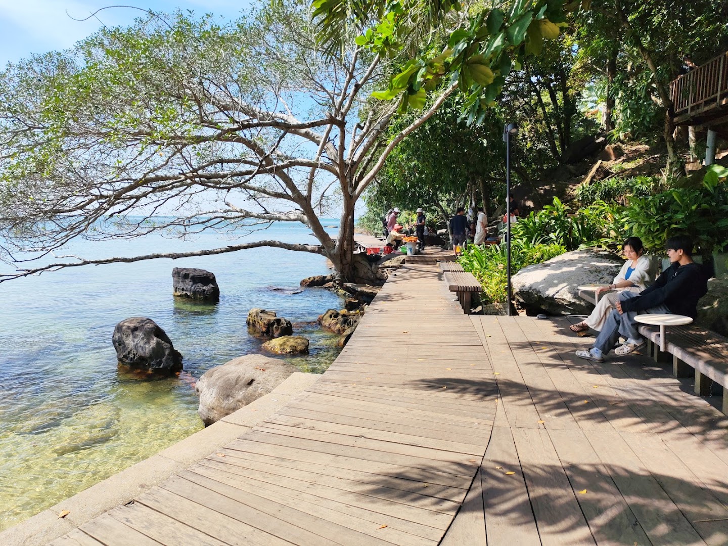 BROWN Coffee, Seaview: beautiful scenic outdoor seating area