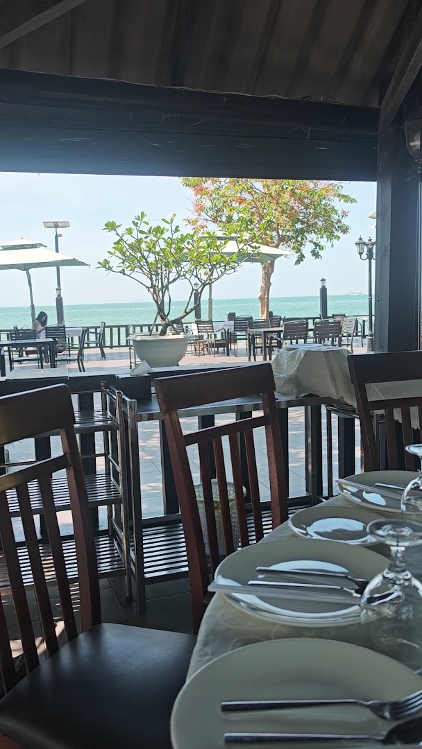 Chhne Meas: inviting restaurant view and atmosphere