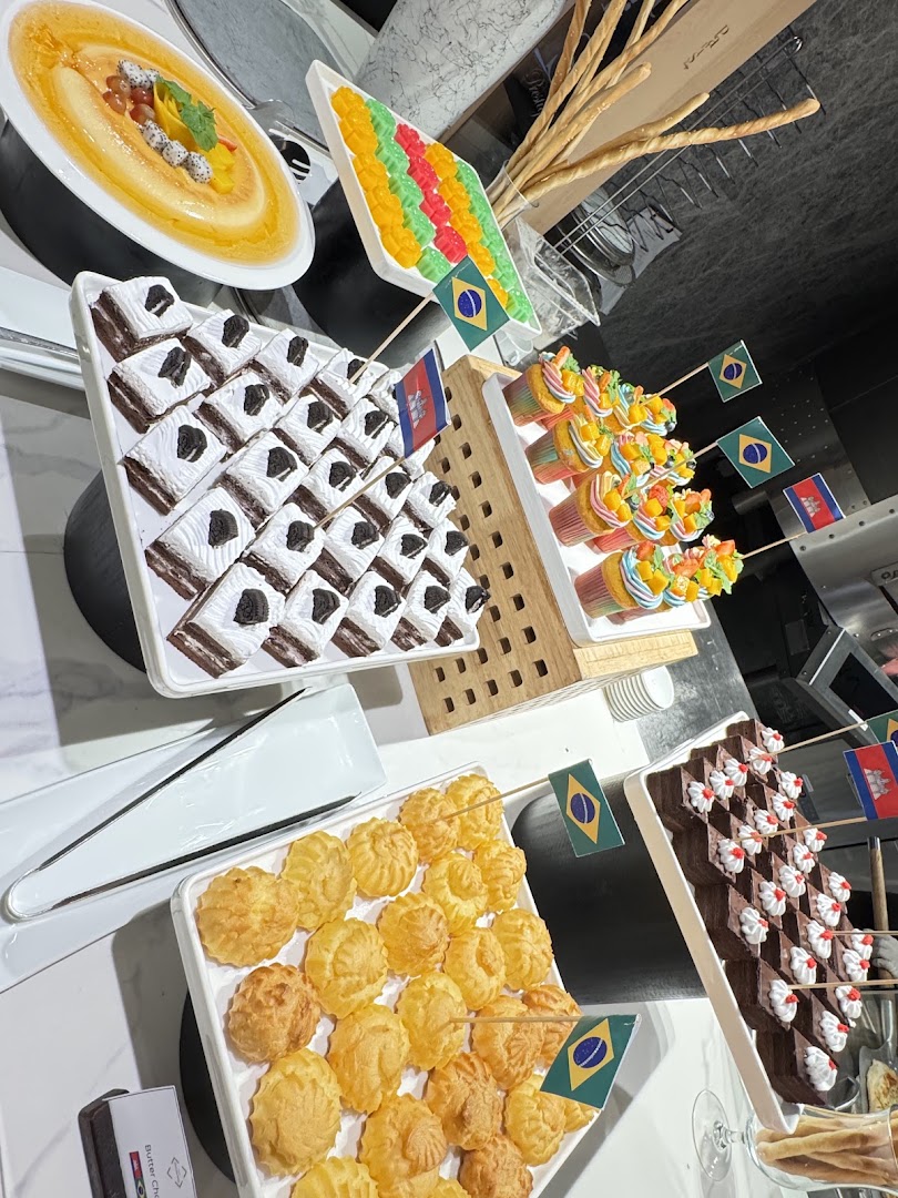 Food Exchange: appetizing display of restaurant food