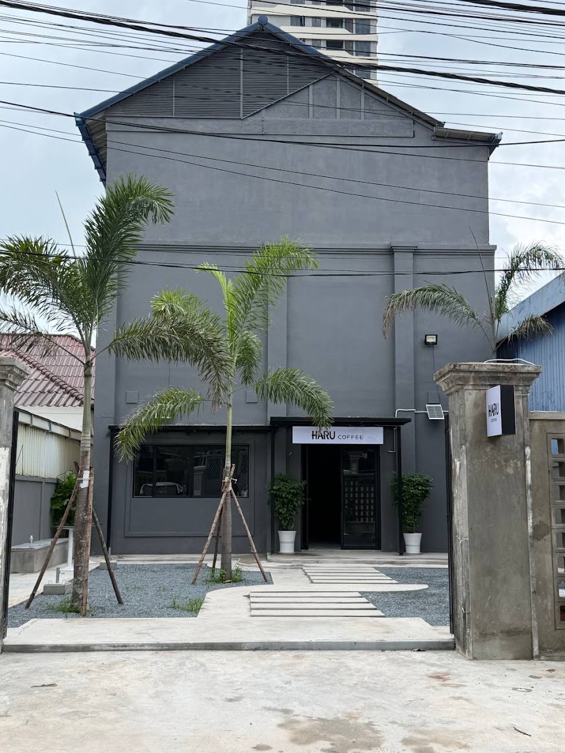 Haru Coffee: clear exterior shot of venue