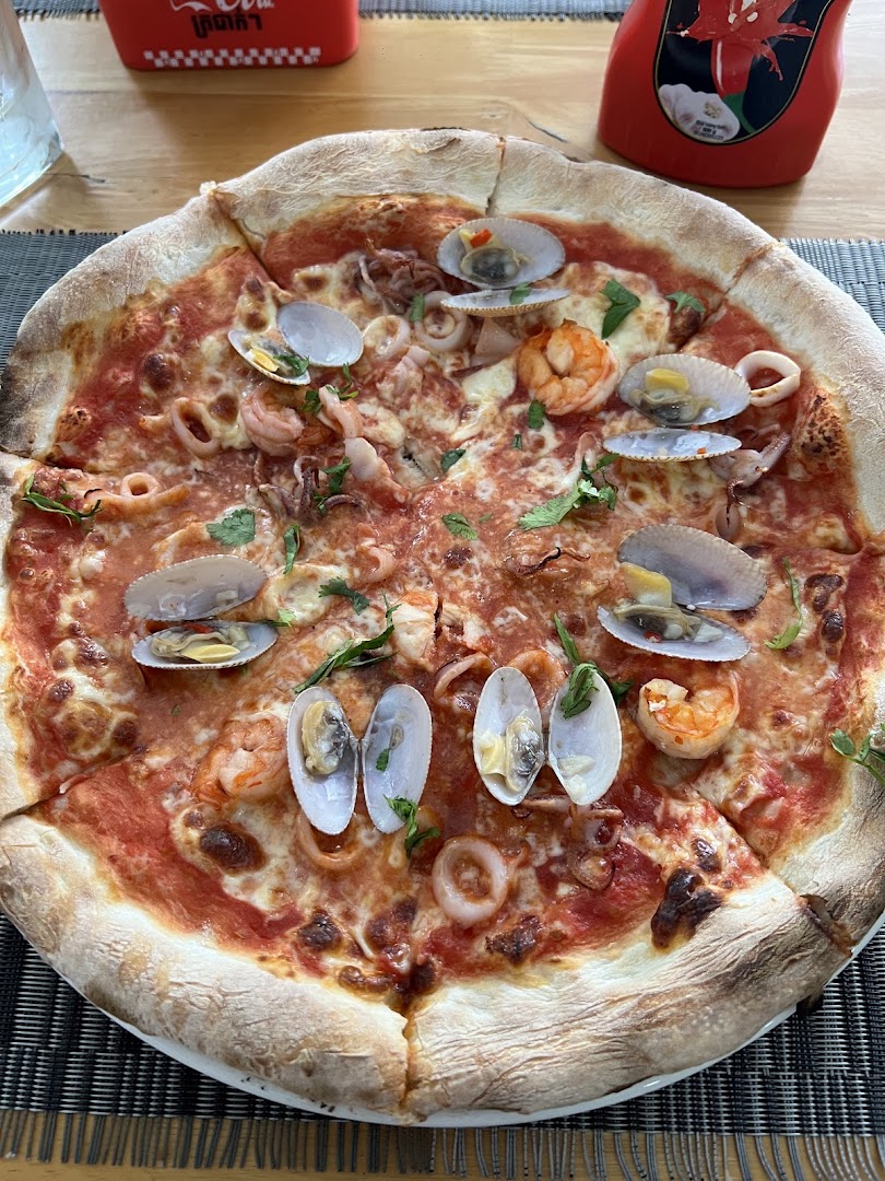TOTO' Pizza: appetizing photo of restaurant food