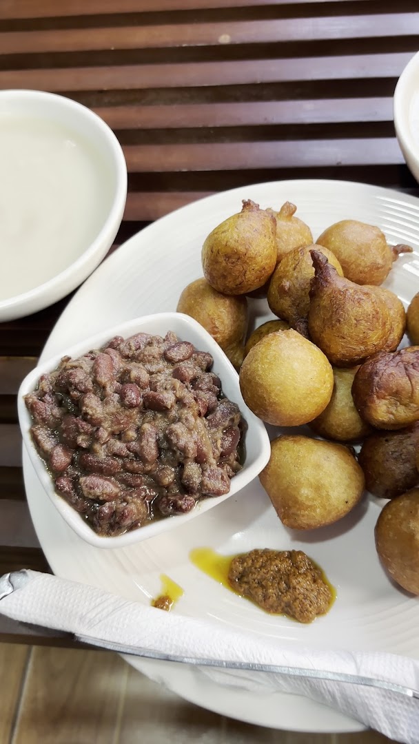 Tchopetyamo Bafoussam: appetizing photo of restaurant food