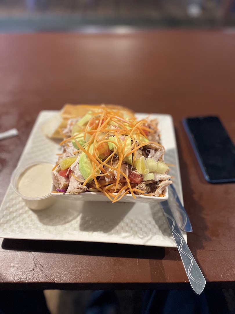 Tchopetyamo Bafoussam: appetizing photo of restaurant food