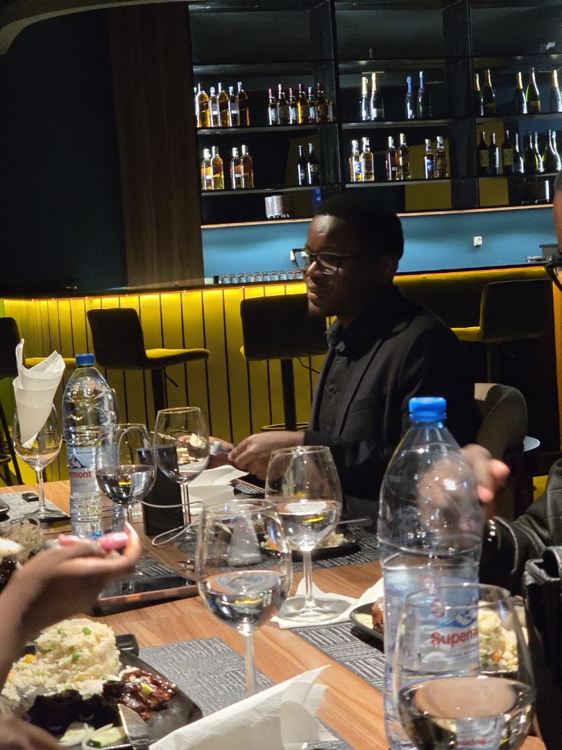 The Meeting Place: atmosphere and bar interior