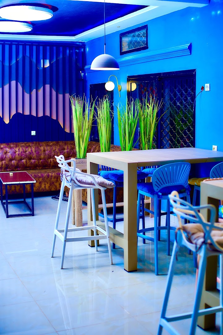 Chief Town Lounge: clear, inviting interior atmosphere