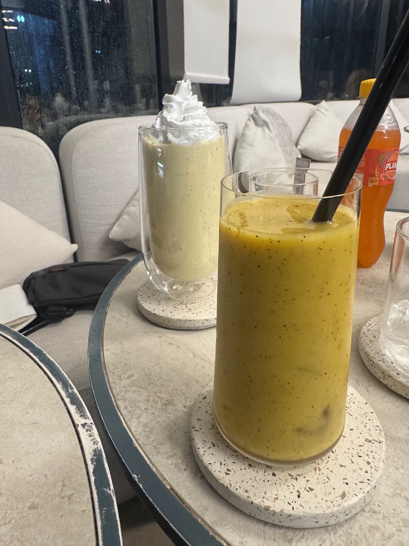 Ora Café: appetizing drinks in venue setting