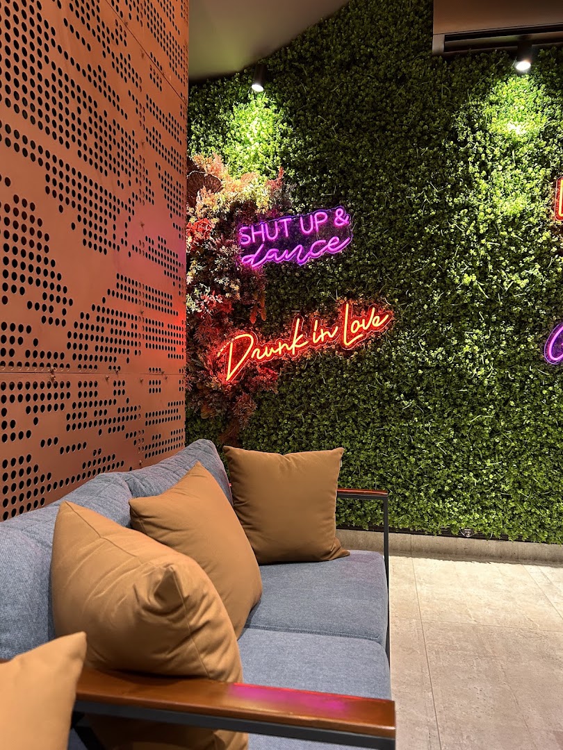 Sora Resto Lounge: attractive interior atmosphere and decor