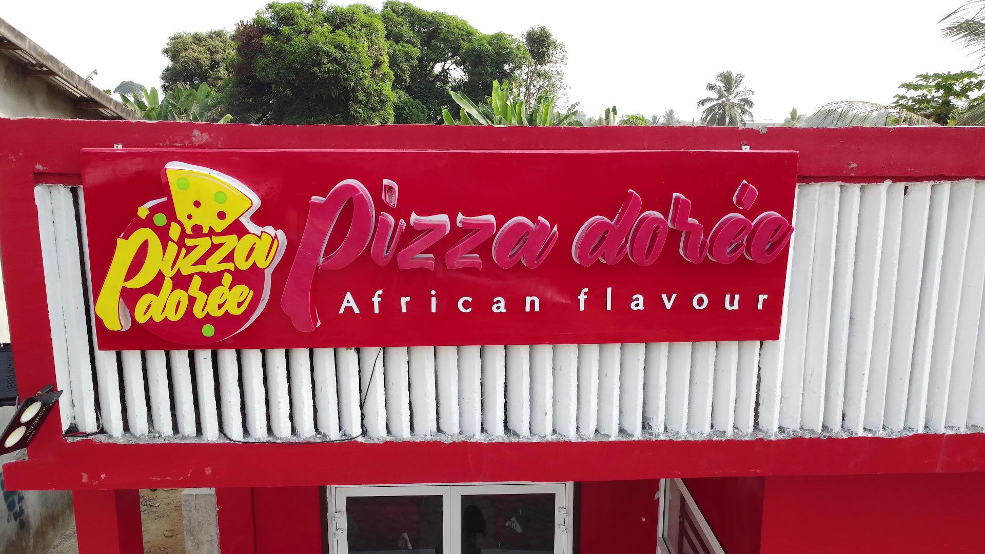 Pizza Dorée: clear photo of restaurant signage
