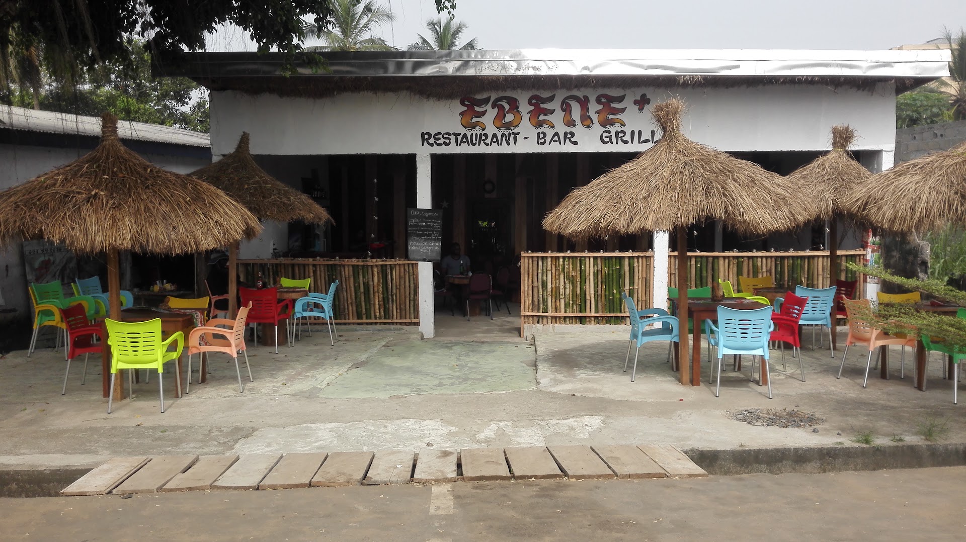 Restaurant Ébène Plus: clear exterior view of restaurant