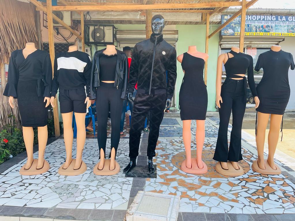 Sasao Shopping: clear display of shop products