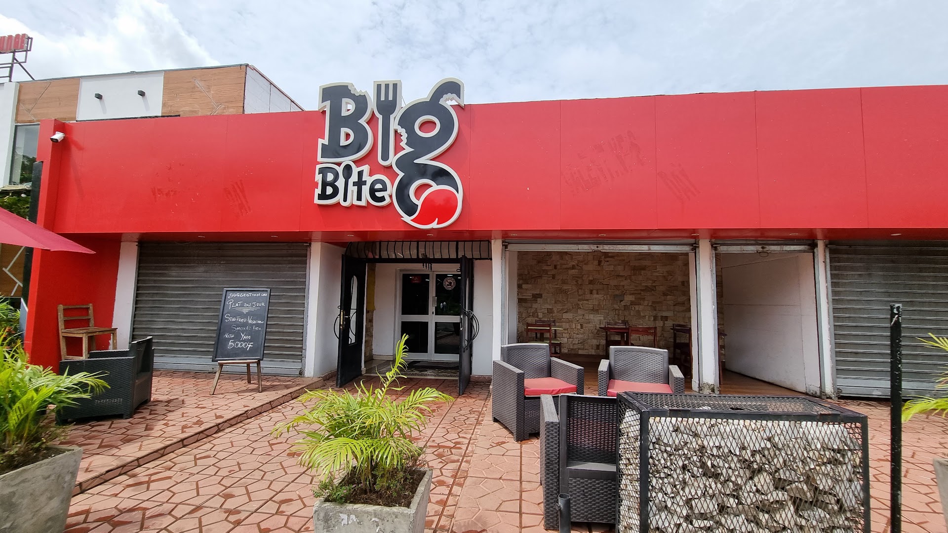 Big Bite Limbe: clear exterior shot of restaurant