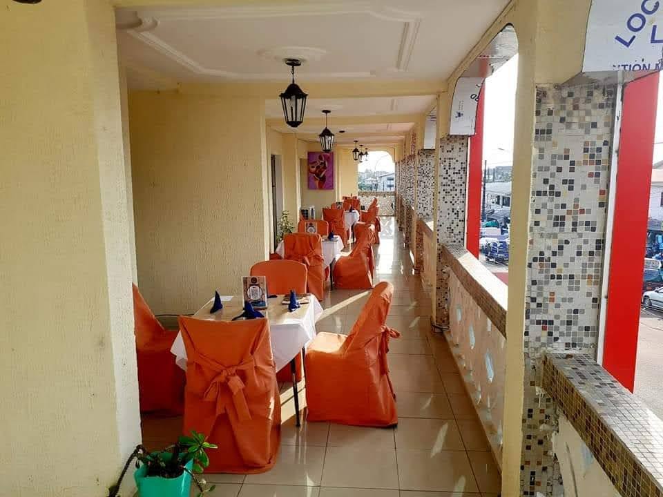 Liengu Mboke Bar & Cuisine: clear view of restaurant seating