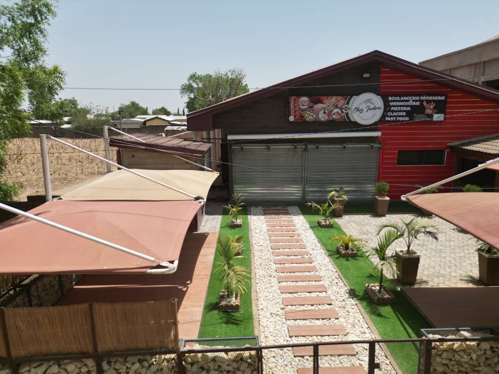 Chez Indira: clear view of restaurant exterior