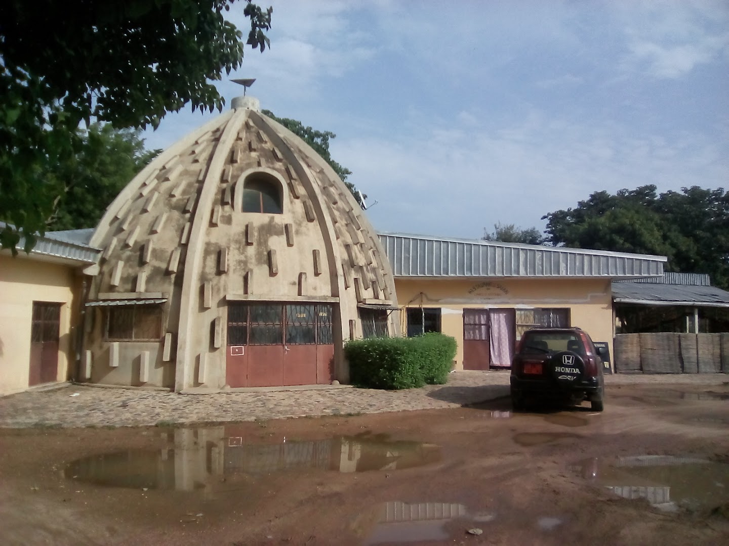 Complexe Artisanal de Maroua: clear exterior view of shop