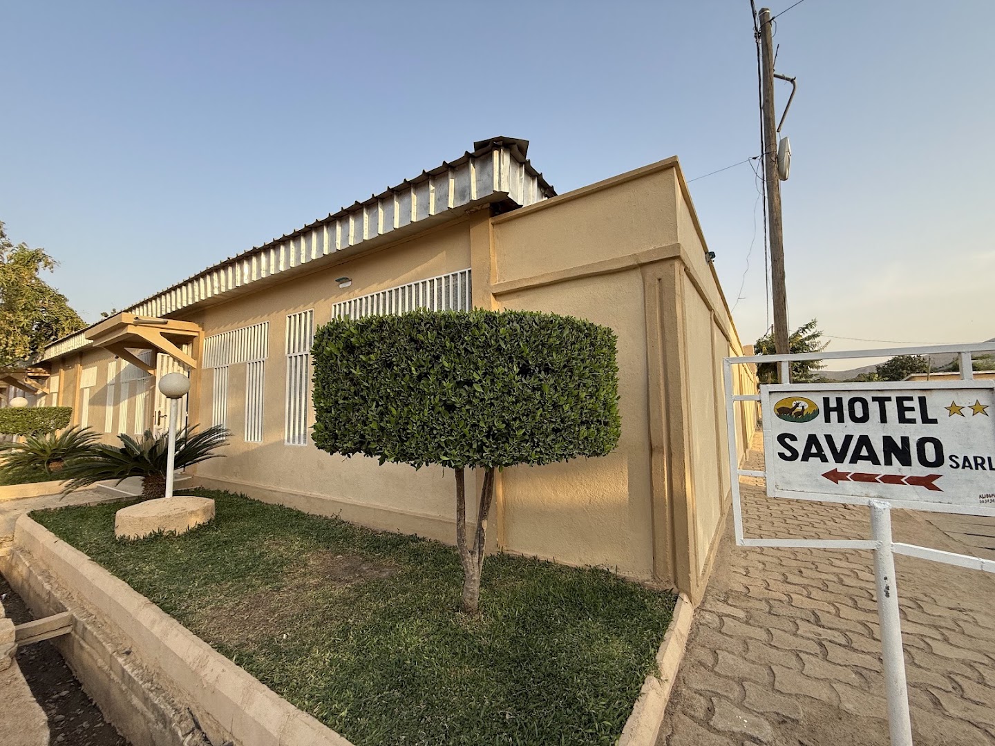 Hôtel Savano: clear exterior view of venue