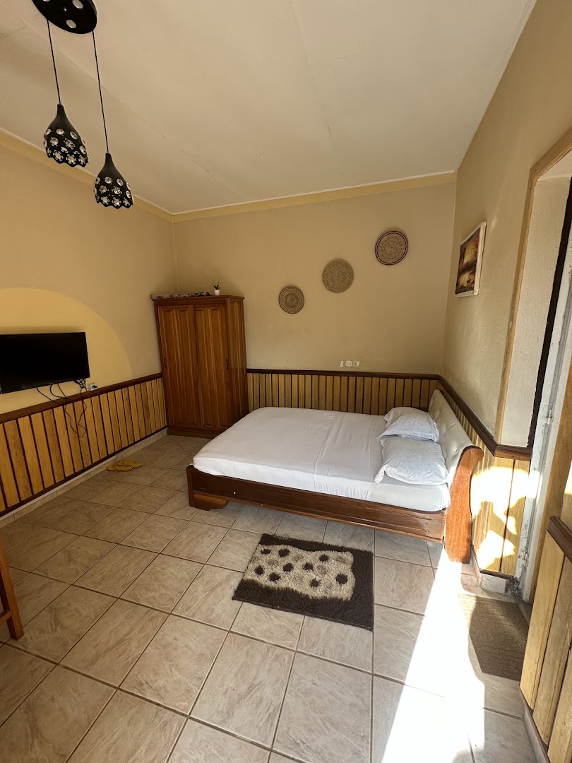 Hôtel Savano: clear photo of hotel room