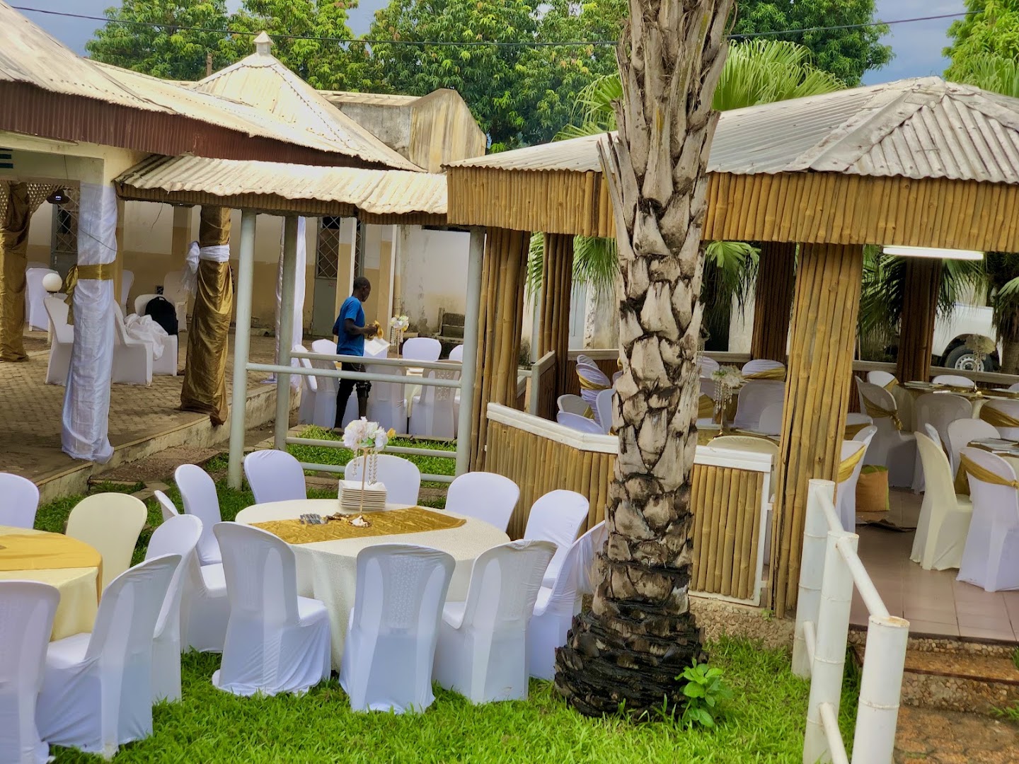 Hôtel Savano: venue atmosphere and seating