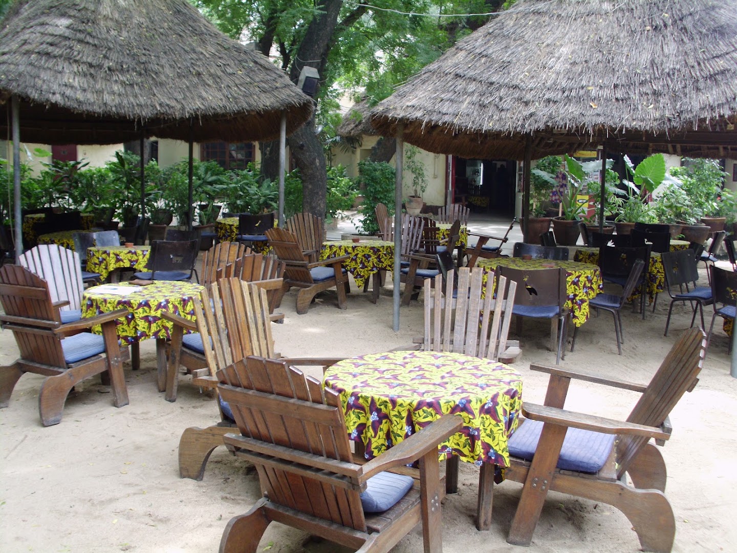 Relais Porte Mayo: clear photo of restaurant terrace
