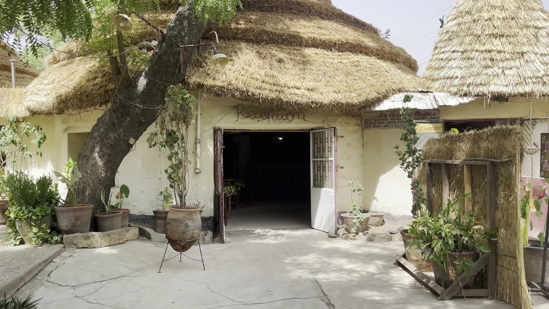Relais Porte Mayo: attractive exterior of the venue