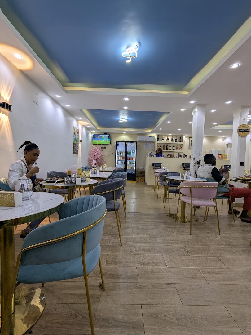 Blue Sky by Eto'o: clear view of restaurant interior
