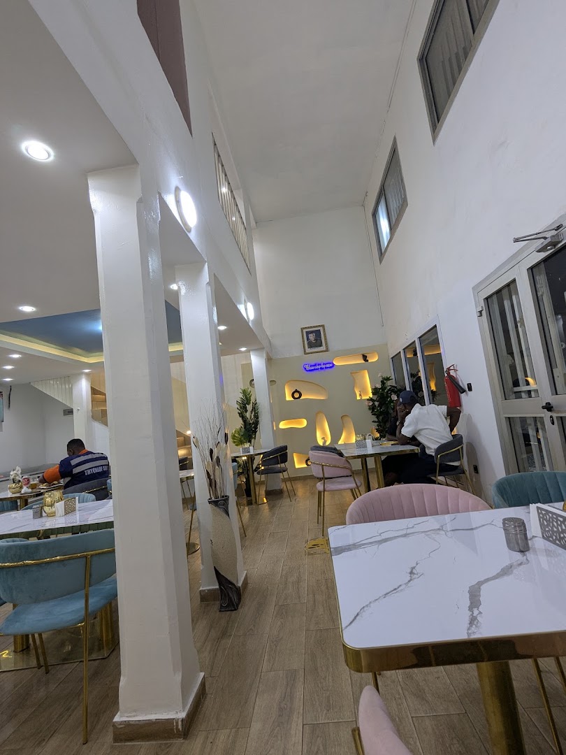 Blue Sky by Eto'o: clear view of restaurant interior